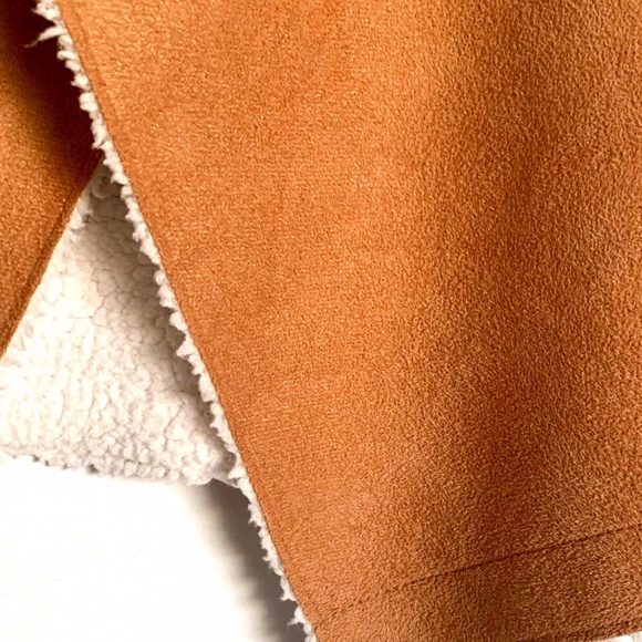 Gymboree Faux Suede and Shearling Style Vest SIZE S (5-6) - Picture 3 of 4